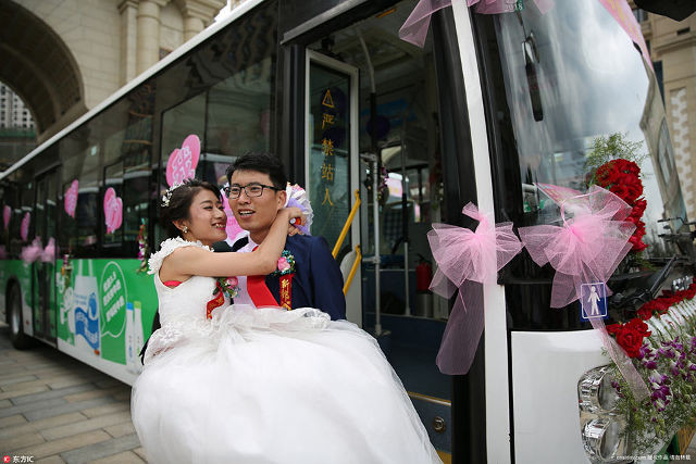 "Tôi muốn nó chứng kiến ngày trọng đại của mình", cô dâu nói, đồng thời cho biết cô muốn đưa ra một thông điệp về bảo vệ môi trường và chống lại sự phô trương.