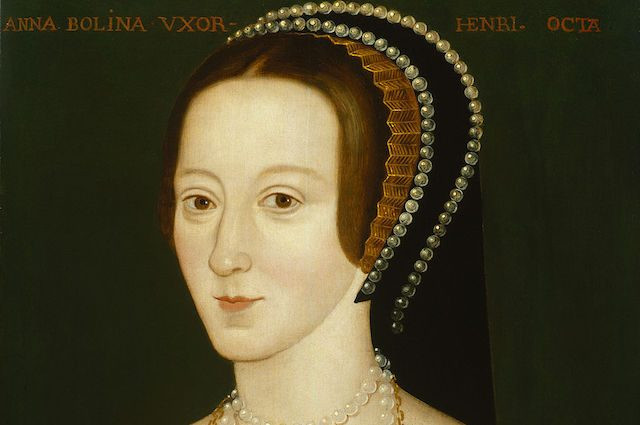 Ngay ngày hôm sau chặt đầu người vợ thứ hai, vua Henry VIII cử hành hôn lễ với Jane Seymour và phong cho bà là hoàng hậu.