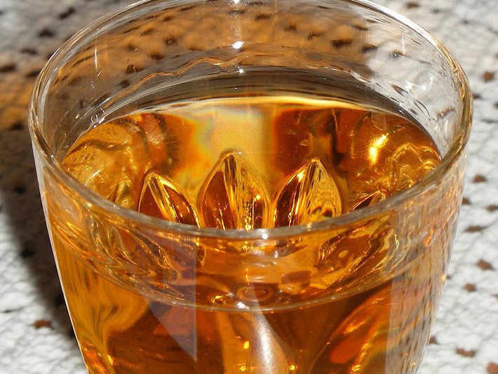 Theo TIME, Tổng thống James Madison thích uống rượu whiskey. Mỗi ngày, ông uống một ly whisky.