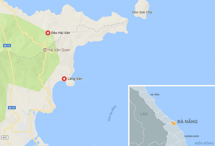 Làng Vân nằm ở ven biển Đà Nẵng, ngay dưới chân đèo Hải Vân.