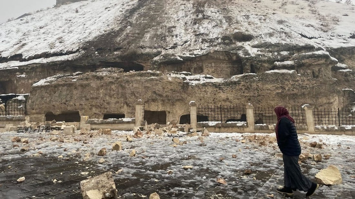 Lâu đài Gaziantep nằm ở quận trung tâm Şahinbey, tỉnh Gaziantep, là một di tích lịch sử, thu hút khách du lịch ở đông nam Thổ Nhĩ Kỳ. Địa danh này nằm trong danh sách nhất định phải ghé khi tới tỉnh Gaziantep.