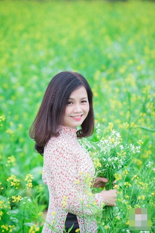 Trước những bình luận nghi ngờ về tuổi thực của người phụ nữ này, nhiếp ảnh gia Tú Bùi khẳng định: “Người phụ nữ này đã 51 tuổi và sắp bước sang tuổi 52. Ban đầu mình không tin, nhưng sau được cô con dâu đi chụp ảnh cùng xác nhận mình mới tin đó là thật. Quả thật nhan sắc của cô không chỉ khiến mình mà những bạn đi cùng đều rất bất ngờ”.