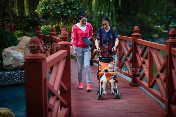 Thiếu nữ 24 tuổi chia sẻ thu nhập hàng tháng của cô được tính dựa trên các dự án tham gia. Công ty đánh giá hiệu suất công việc thông qua những bản báo cáo. “Lương chính thức, hoa hồng bán hàng và tiền thưởng giúp tôi có thu nhập khoảng 20.000 nhân dân tệ (hơn 65 triệu đồng) mỗi tháng”, 9X nói.