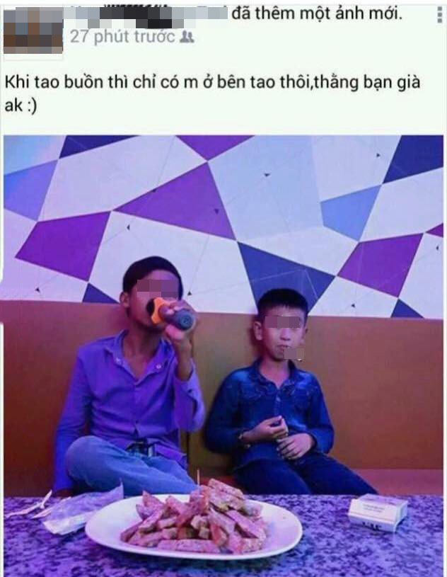 Phản cảm cảnh "trẻ trâu" đi hát karaoke phì phèo thuốc lá rồi thản nhiên khoe lên Facebook khoe độ "chịu chơi".