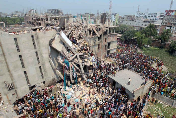 Vụ sập nhà ở thành phố Savara của Bangladesh, ngày 24/4/2013. Tòa nhà 8 tầng Rana Plaza nơi đặt một nhà máy may mặc, một ngân hàng và hàng chục cửa hàng đã sụp đổ vào giờ cao điểm do không tuân thủ các biện pháp phòng ngừa an toàn trong quá trình xây dựng. Vụ tai nạn khiến 1.127 người thiệt mạng, 2.500 người khác bị thương. Được biết, các vụ sập nhà xảy ra thương xuyên ở Bangladesh, nơi các tòa nhà nhiều tầng vi phạm các quy định về xây dựng.