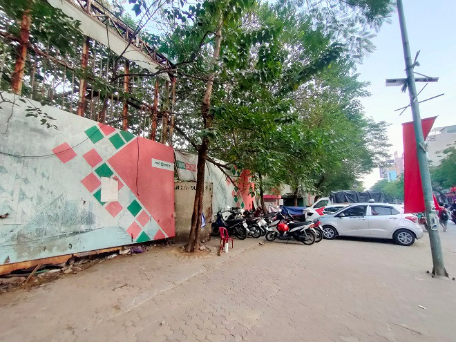 Dự án được UBND TP Hà Nội cấp giấy chứng nhận đầu tư ngày 13/7/2010 cho Công ty CP Xây dựng Sông Hồng, quy mô đầu tư xây dựng công trình cao 5, 15, 20 tầng và 3 tầng hầm; tiến độ thực hiện dự án từ quý III/2010 – quý III/2012. Cũng trong năm 2010, UBND TP Hà Nội đã thu hồi và giao hơn 2.000m2 đất tại phường Xuân La, quận Tây Hồ cho Công ty CP Xây dựng Sông Hồng để triển khai dự án.