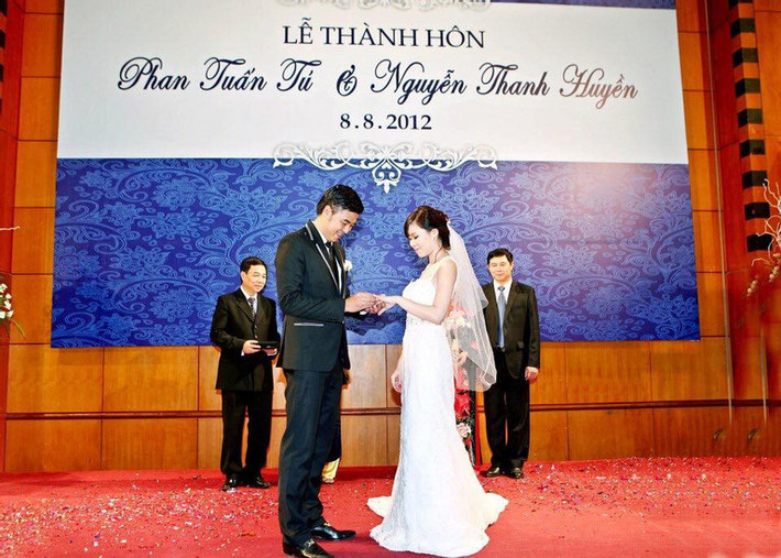 Năm 2012, nam diễn viên kết hôn với bà xã. Sau 12 năm về chung nhà, cặp đôi có 2 con trai, bé Pizza sinh năm 2015 và bé Rio sinh năm 2022.