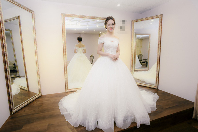 Khi được hỏi về chuyện cưới xin, Ngọc Hà và Công Lý đều khéo léo từ chối trả lời. Tuy nhiên, loạt ảnh cô dâu xinh đẹp này khiến nhiều người tin tưởng cả hai sẽ sớm báo tin vui.