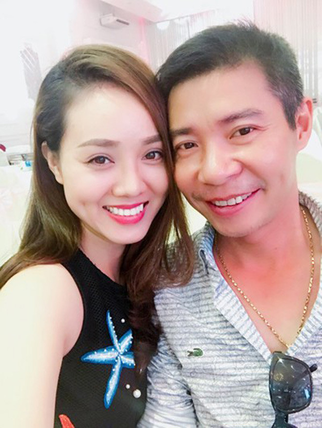 Nói về bạn gái, Công Lý dành nhiều lời trân trọng tình cảm anh nhận được: "Rất khó kiếm được 1 người con gái có tư duy như Hà. Thậm chí, Hà còn thường xuyên nói chuyện, hỏi thăm chị Vân, chị Khuê mời đi chơi, đi ăn hoàn toàn không vấn đề gì cả. Cô ấy không những chấp nhận quá khứ của tôi mà còn thấy vui khi làm những việc đó. Trong ngày sinh nhật Thảo Vân, Hà nói với tôi là chúng ta nên mời chị ấy cùng các con riêng của tôi đi ăn. Một người phụ nữ như vậy hiếm lắm. Hà làm tất cả mọi việc từ tâm, chứ không phải vì trách nhiệm, vì yêu tôi nên buộc phải làm".