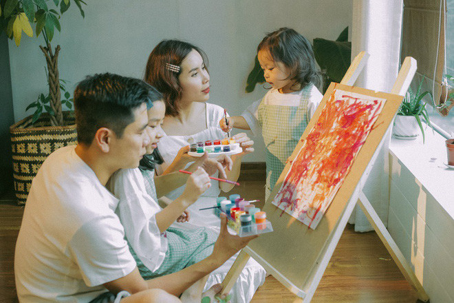 Mới đây, khi con gái út đã hơn 2 tuổi, vợ chồng Hồ Hoài Anh - Lưu Hương Giang quyết định chụp một bộ ảnh gia đình.
