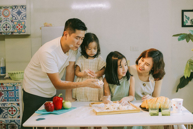 Hai cô con gái của vợ chồng Hồ Hoài Anh đều sở hữu nét xinh xắn, đáng yêu.