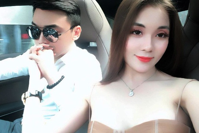 Khi trưởng thành, Hà Duy không theo nghiệp diễn mà lại trở thành một phi công. Hình ảnh sang chảnh hiện tại của anh từng gây xôn xao mạng xã hội. Đặc biệt, sau khi anh công khai bạn gái là giảng viên xinh đẹp, đời tư của anh càng được chú ý.