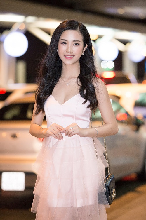 Người đẹp dành lời chúc thành công đến Thùy Tiên đi thi Hoa hậu Quốc tế.