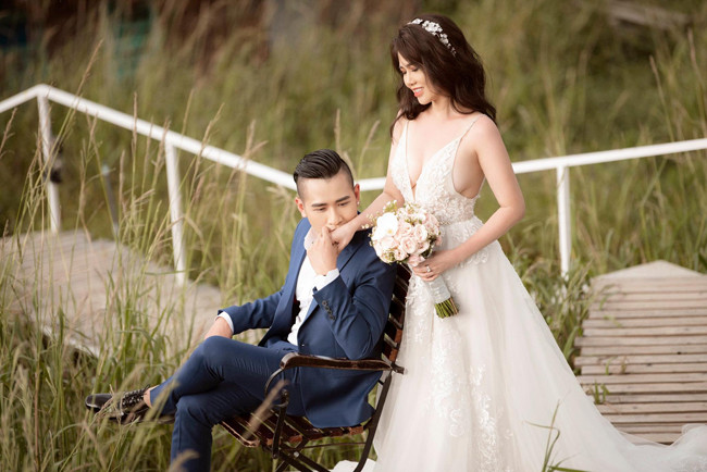 Khi đến với Tiêu Quang, nhiều người nghi ngờ tình cảm của hai người bởi Ngọc Bích hơn bạn trai 1 tuổi, lại đang nuôi con trai riêng.