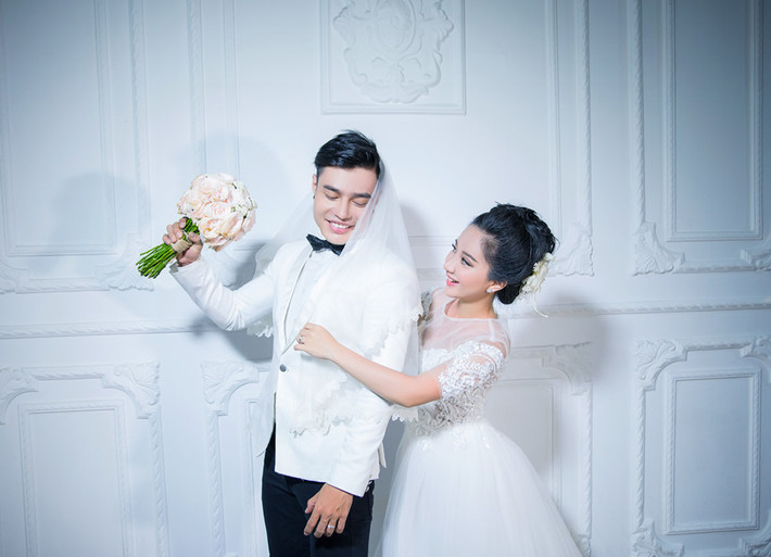 Quỳnh Anh còn là quản lý kiêm tài xế riêng của chồng vì Lê Dương Bảo Lâm không biết đi xế hộp.