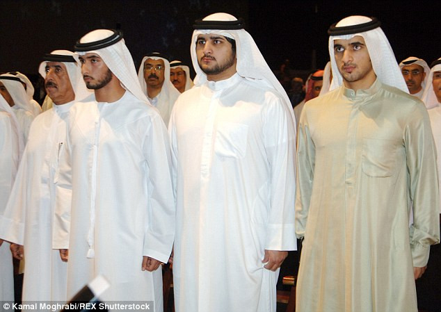 Tuy nhiên khi trở về Dubai, Hoàng tử Rashid (ngoài cùng bên phải) không tham gia vào chính trường mà tự theo đuổi sự nghiệp kinh doanh và đam mê với thể thao. Năm 2008, anh được bổ nhiệm làm chủ tịch Ủy ban Olympic UAE nhưng đến năm 2010 thì từ chức vì công việc quá tải.