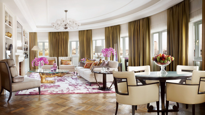 Khu phòng áp mái, khách sạn Grand Hyatt Cannes Martinez, Cannes, Pháp (37.500 USD/đêm): Đây là một trong những khu phòng nghỉ lớn nhất châu Âu, nhìn ra đại lộ Croisette, vịnh Cannes và bãi biển riêng của khách sạn. Phòng penthouse này có hai nhà tắm ốp cẩm thạch, khu ăn tối và phòng khách rộng rãi, các phòng ngủ theo phong cách Art Deco.
