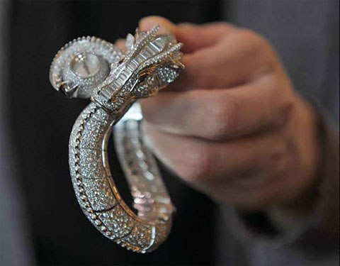 Phiên bản đồng hồ đặc biệt hình con rồng của hãng Piaget.