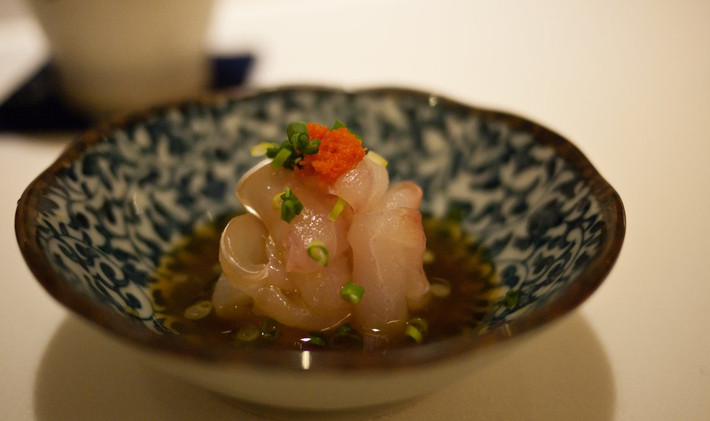 5. Masa, New York, Mỹ (900 USD/2 người, 20-25 món): Masa Takayama là đầu bếp sushi nổi tiếng, đang điều hành nhà hàng Masa ở New York. Nhà hàng phục vụ những món ăn Nhật chất lượng cao nhất ở Mỹ như cơm Italia cuộn với nấm truffle, gan ngỗng nấu trong nồi đất.