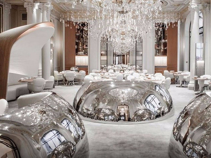 8. Alain Ducasse au Plaza Athenee, Paris, Pháp (856 USD/2 người, 5 món, đồng hạng 8): Là một trong những nhà hàng tuyệt nhất nước Pháp, Alain Ducasse au Plaza Athenee phục vụ món ăn được làm từ các nguyên liệu đơn giản nhưng ấn tượng. Một trong những món được yêu thích ở đây là tôm hùm Na Uy với trứng cá hồi và gan ngỗng.