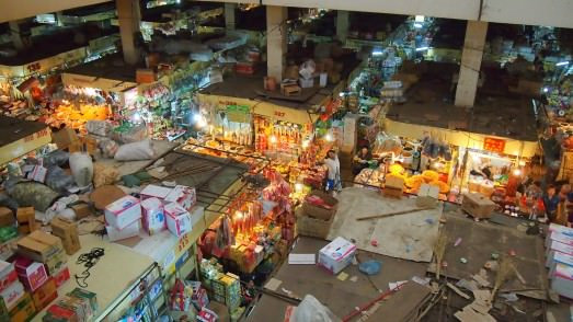 Các món hàng "thần dược" thu hút đông đảo khách săn mua là yếm rùa, vỏ sam, sao biển, nấm linh chi...