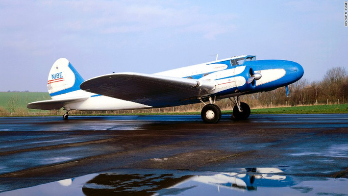 2. Boeing 247, cất cánh lần đầu ngày 8/2/1933: Chiếc phi cơ này có những cải tiến nổi trội như bay nhanh hơn, an toàn hơn và dễ dàng điều khiển hơn. Đây cũng được cho là loại máy bay chở khách hiện đại đầu tiên trên thế giới. Boeing 247 được thiết kế với bộ phận hạ cách có thể thu vào được, một động cơ lái tự động và một thiết bị làm tan băng giá.