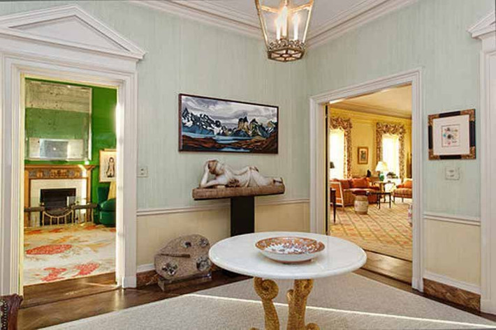 Những món đồ nội thất trong căn penthouse 16 phòng gọi nhớ tới thời điểm những năm 1970.