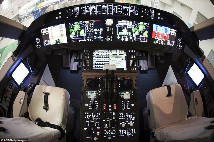Buồng lái của C919 sẽ được tích hợp các công nghệ mới nhất. Dòng máy bay phản lực hai động cơ này được Trung Quốc phát triển nhằm cạnh tranh với chiếc Boeing 737 và Airbus A320 đang phổ biến trên thị trường hàng không quốc tế.