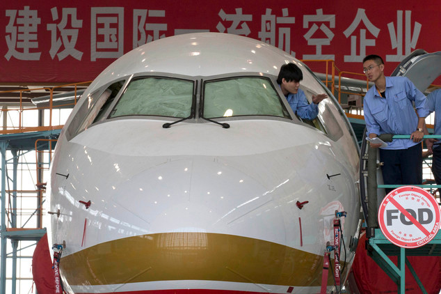 COMAC cho biết đã nhận được hơn 450 đơn đặt hàng từ 18 đơn vị khác nhau, trong đó hầu hết là các hãng hàng không Trung Quốc và các tổ chức hàng không được Trung Quốc hỗ trợ vốn.