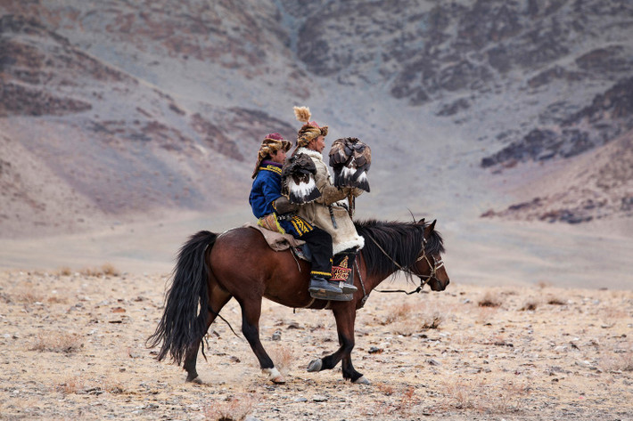 Người Kazakh lưu truyền nghề thuần dưỡng đại bàng từ đời này sang đời khác.