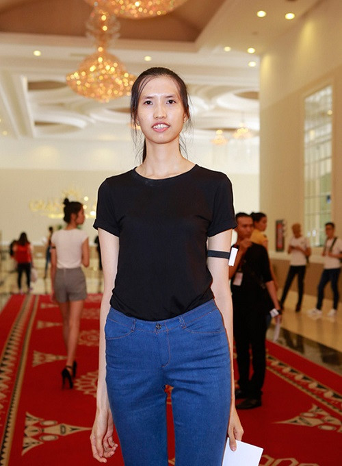 Xuất hiện ở chương trình VNTM năm 2015, Hồng Xuân gây ấn tượng mạnh với chiều cao 1m90. Tuy nhiên, thời điểm đó cô lại bị chê bai về nhan sắc "chẳng có điểm gì ấn tượng trên khuôn mặt", thậm chí có phần xấu xí. Ảnh: Danviet.