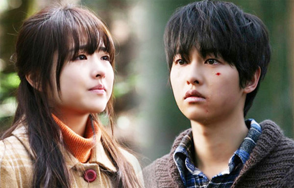 Ở bức ảnh này Soong Joong Ki như chị em gái của Park Bo Young. (Ảnh: onehallyu)