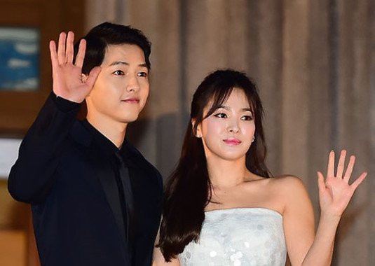 Trẻ hơn vợ sắp cưới 4 tuổi, Song Joong Ki còn được khen là trẻ hơn so với tuổi thực của mình là bởi vẻ bề ngoài có phần hơi ẻo lả. (Ảnh: Internet)