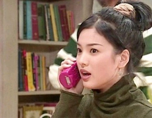 Thừa thắng xông lên, Song Hye Kyo lại nhận lời tham gia bộ phim truyền hình Soongpoong Clinic (1998). Bộ phim cũng giúp cô được chú ý và yêu thích hơn.