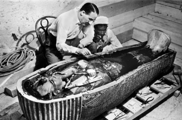 Pharaoh Tutankhamun trị vì Ai Cập trong thời gian từ năm 1332 - 1323 TCN và băng hà trước năm 20 tuổi.