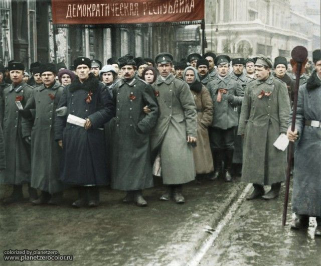 Hình ảnh lịch sử về cuộc cách mạng Tháng Hai diễn ra vào năm 1917 ở Nga.