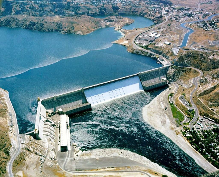 Không chỉ sản xuất thủy điện, đập Grand Coulee còn cung cấp nước cho các hoạt động thủy lợi.