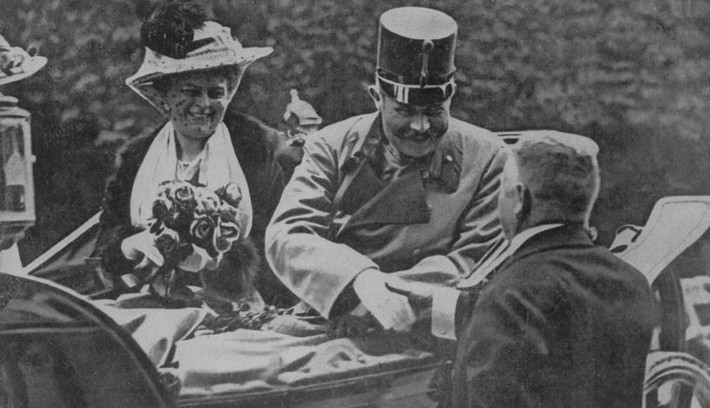 Vào ngày 28/6/1914, Thái tử Áo-Hung Franz Ferdinand bị ám sát khi trên đường đi tới thành phố Sarajevo bằng chiếc xe Double Phaeton đời 1910. Hung thủ ám sát Thái tử Ferdinand là Gavrilo Princip - sinh viên người Serbia thuộc tổ chức Bàn Tay Đen.