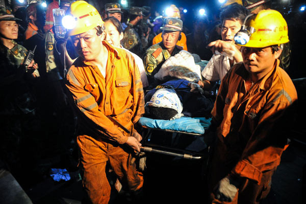 Để sống sót trong khoảng thời gian dài như vậy, người thợ mỏ Tư Lợi đã ăn những túi rơm trong hầm mỏ.