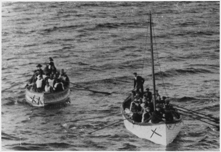 6 hành khách người Trung Quốc mua vé tàu dành cho hành khách hạng ba. Họ được cho là lên tàu Titanic để sang Mỹ bắt đầu cuộc sống mới.