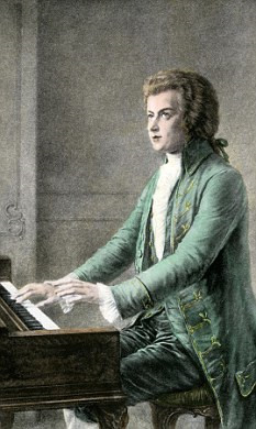 Dựa vào những kinh nghiệm tích lũy trong các buổi biểu diễn, Mozart bắt đầu viết lên các tác phẩm để đời. Mozart đã sáng tác hơn 600 tác phẩm. Hầu hết đều là những kiệt tác trong lĩnh vực nhạc giao hưởng, opera...