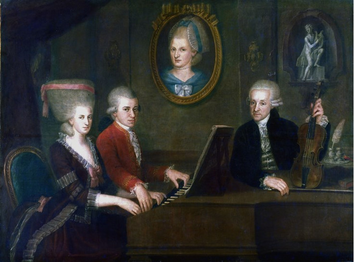 Sớm bộc lộ tài năng âm nhạc từ khi còn nhỏ, Mozart được cha và các giáo viên chuyên nghiệp dạy dỗ. Cha của ông là một nhà soạn nhạc ít tên tuổi, chủ yếu được biết đến với vai trò giáo viên. Nhờ tập luyện và làm việc không ngừng nghỉ trong nhiều năm, năm 14 tuổi, ông viết bản opera đầu tiên và nhận được đánh giá cao.