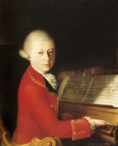 Nhà soạn nhạc thiên tài Mozart khiến người đời khâm phục khi 4 tuổi đã học chơi clavier. Ông bắt đầu soạn nhạc từ năm 5 tuổi.