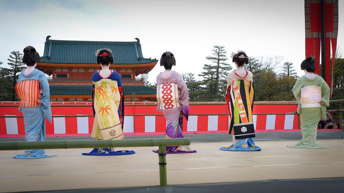 Geisha Nhật Bản rất đa tài nên họ còn được mời đi biểu diễn ở nhiều nước trên thế giới.
