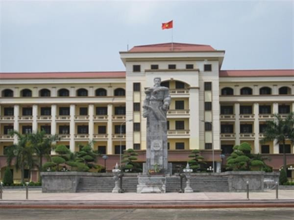 Điều tra nguyên nhân một quân nhân tử vong: Ngày 12/6, các cơ quan chức năng đang điều tra xác minh, kết luận nguyên nhân tử vong quân nhân Lý Văn Phương (SN 2000, quê xã Minh Hưng, huyện Hàm Yên, Tuyên Quang), xử lý nghiêm sai phạm của cá nhân, tổ chức liên quan (nếu có). Sáng 9/6, kiểm tra quân số, Trung đội bảo vệ thao trường, Tiểu đoàn 10, Trường Sĩ quan Lục quân 1, phát hiện Binh nhất Phương vắng mặt tại đơn vị. Chỉ huy đơn vị đã tổ chức lực lượng tìm kiếm. Chiều 18/6, người dân phát hiện tử thi nổi trên hồ nước tại huyện Ba Vì (Hà Nội) được xác định là quân nhân Phương.