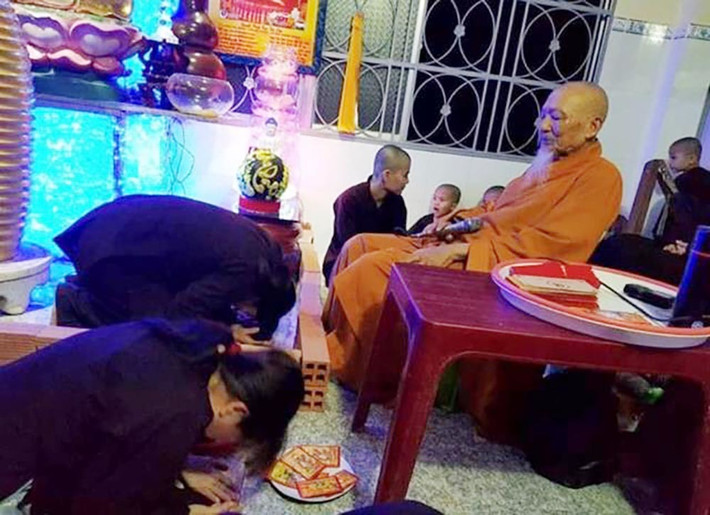 Bị can Lê Thu Vân (SN 1957, ngụ TP Cần Thơ) người chăm sóc, nấu ăn, dạy dỗ những em nhỏ tại đây cũng bị khởi tố cùng với hành vi nêu trên. Tuy nhiên khi tiến hành xác minh nơi ở để tống đạt quyết định khởi tố, Lê Thu Vân không có mặt tại địa phương. Cơ quan An ninh điều tra - Công an tỉnh Long An đã quyết định tách riêng bị can Vân ra thành một vụ án hình sự khác, khi nào bắt được Lê Thu Vân sẽ xử lý sau.