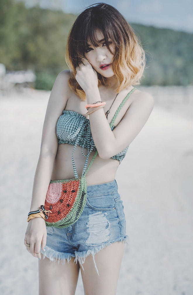 Một gái ngoan của showbiz Việt là Bùi Bích Phương được nhắc đến với đôi chân thon dài gợi cảm mà hiếm khi cô nàng chịu khoe với công chúng.