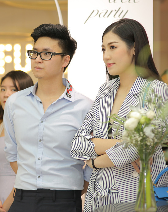 Cặp đôi sẽ hết hôn vào ngày 21/7 tới sau một thời gian yêu nhau.
