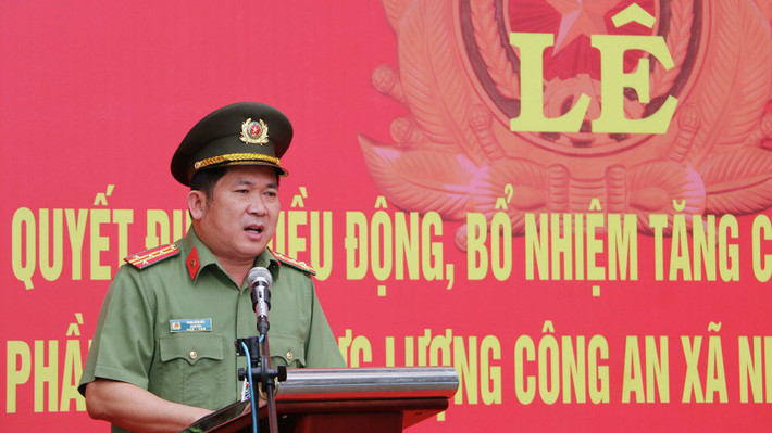 Thiết lập đường dây nóng, mở nhiều kênh tiếp nhận tố giác tội phạm: Đại tá Đinh Văn Nơi cho biết: “Nếu địa phương nào, lực lượng công an để tội phạm hoạt động, không quản lý địa bàn, đối tượng, không triệt xóa tội phạm để nhân dân phản ánh; khi xử lý xong, chúng tôi sẽ tiến hành kiểm điểm, kỷ luật đối với các cán bộ ở địa phương đó”.