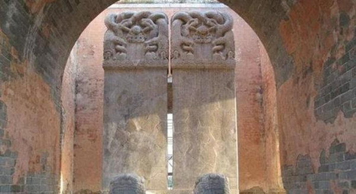 Do tình trạng lăng mộ rất nguy hiểm, nếu cố tu sửa thì có thể khiến công trình đổ sập hoàn toàn, đe dọa tính mạng của các chuyên gia. Vậy nên, sau khi trở ra ngoài, các chuyên gia quyết định niêm phong vĩnh viễn Thanh Cảng Lăng.